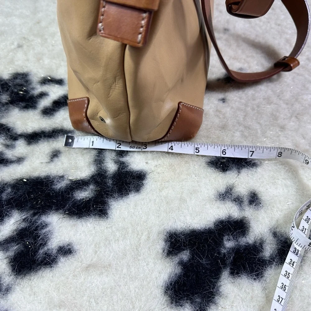 Francesco Biasia Women’s Tan and Brown Leather Shoulder Bag Purse